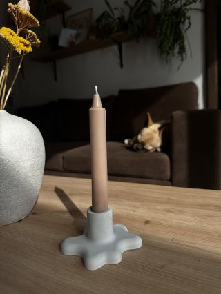 ✨ Novinka pro podzim / zimu ✨ Naše ručně odlévané svíčky z netoxického sójového vosku přicházejí v nové hnědé barvě –...